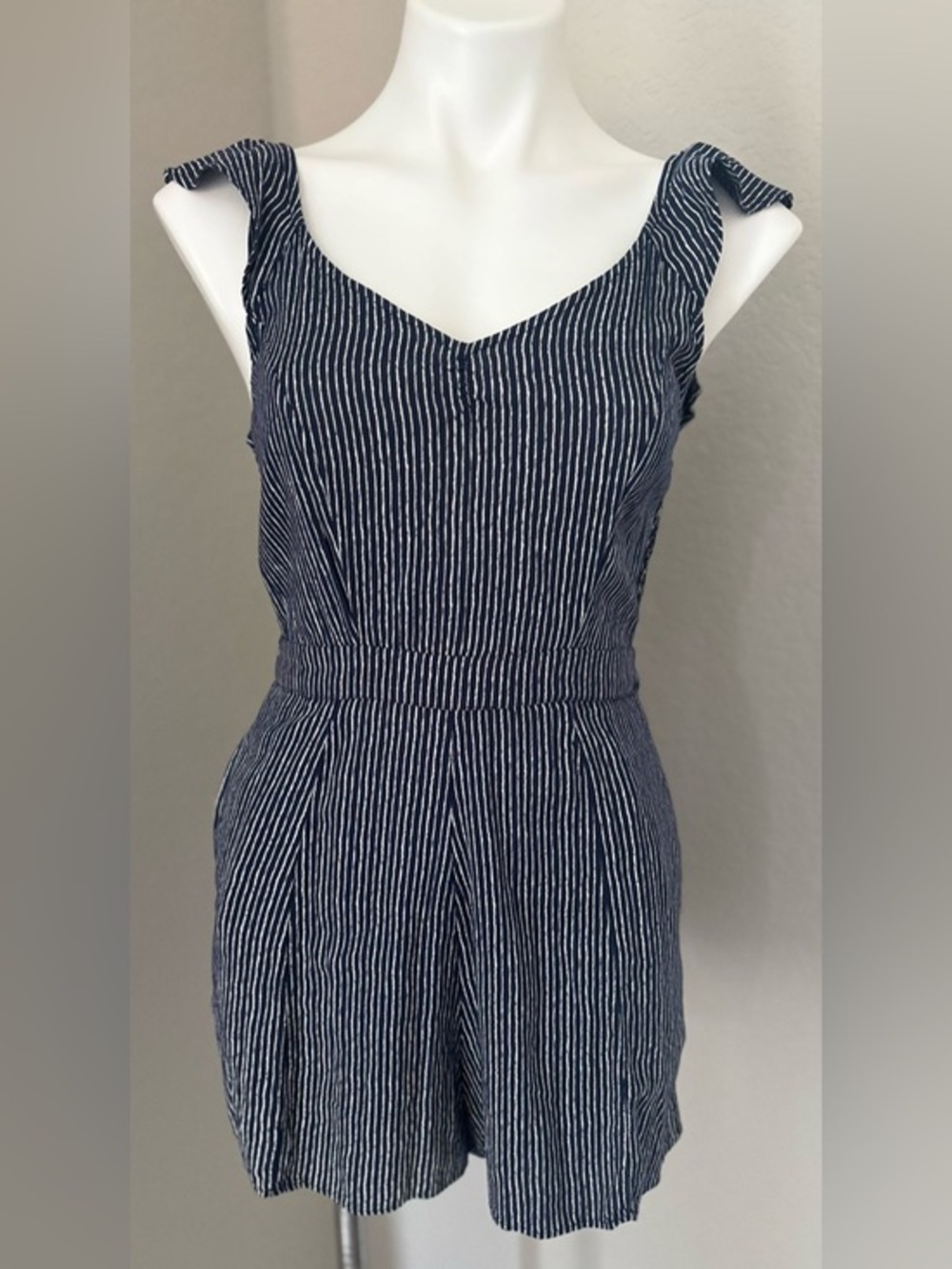 American Eagle Navy‎ Blue White Striped Romper Ruffle Sleeves Open Back Sz Small